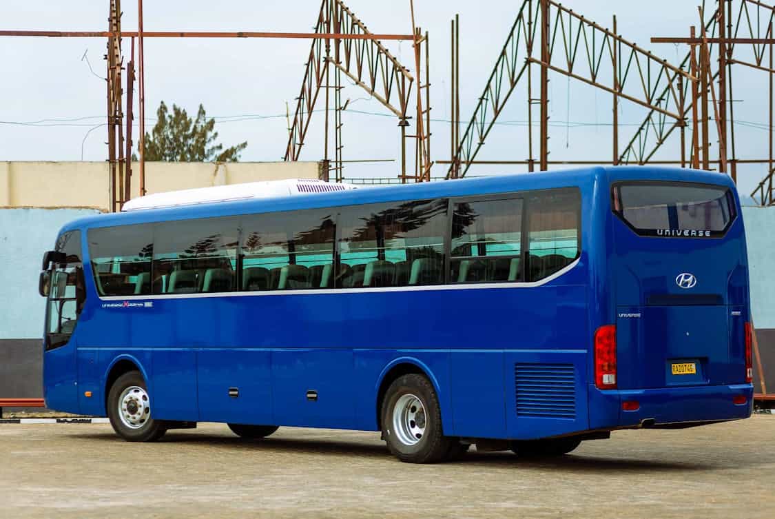 Is Shuttle Use the Future of Commuting? Experts Say Yes - Parkin Crafts