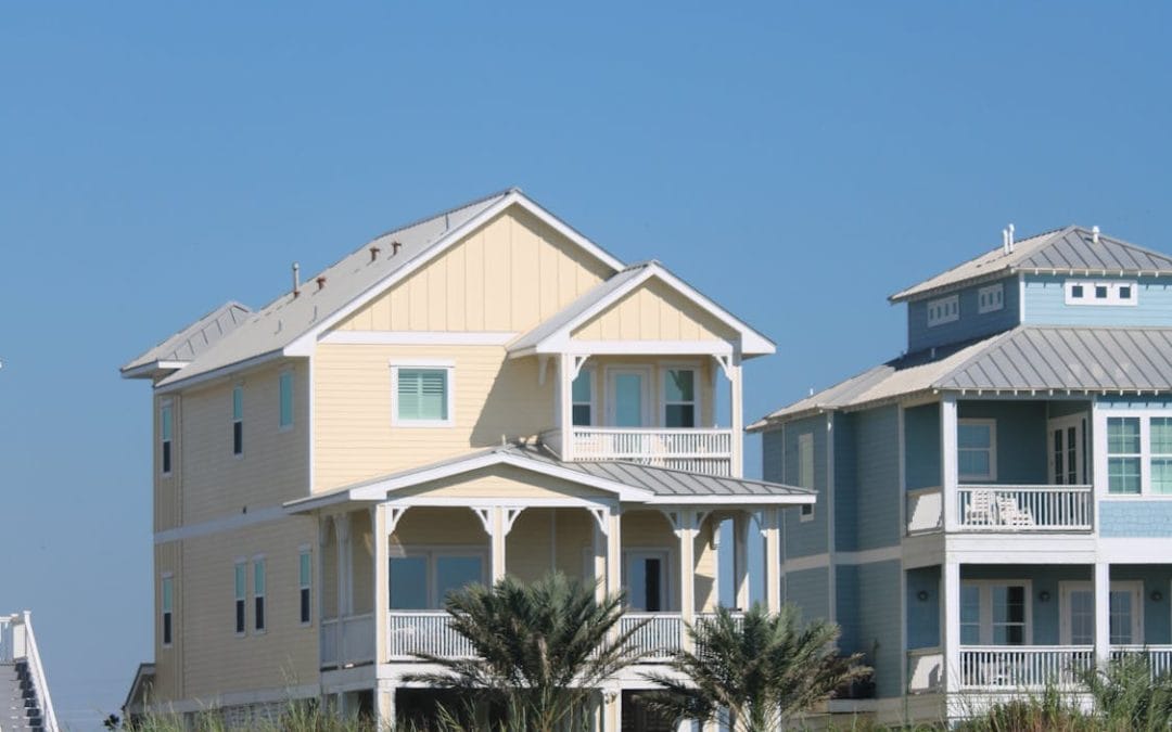 5 Natural Cooling Strategies for Coastal Home Architecture